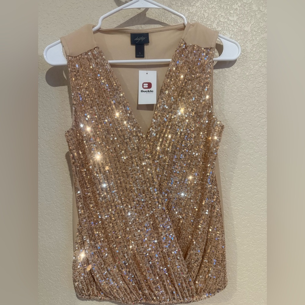 Daytrip Buckle Sequin Tank Blouse Gold Blush Surplice Small NWT